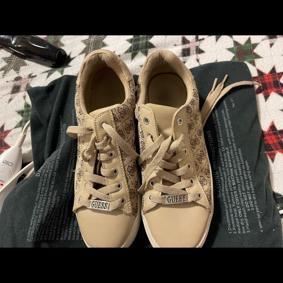 sneakers - Picture 1 of 3